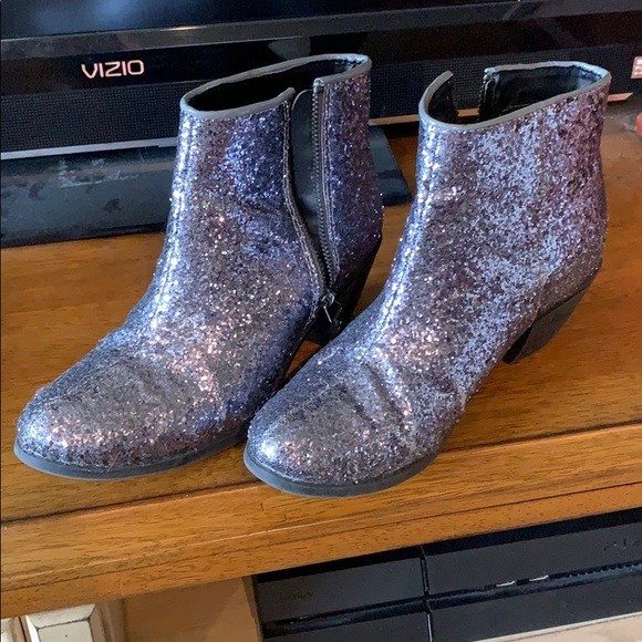 princess vera wang Shoes - Princess Vera Wang silver sparkle booties
